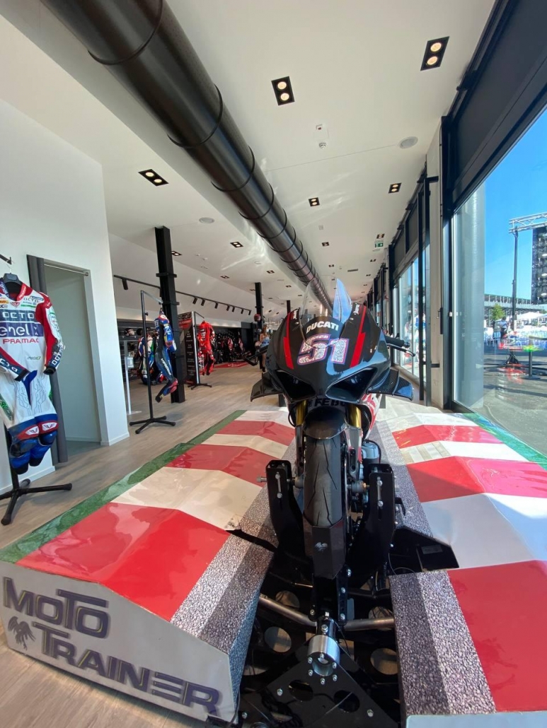 MWC Square, Garage 51 Michele Pirro e Vircos MWC Square, Garage 51 Michele Pirro e Vircos